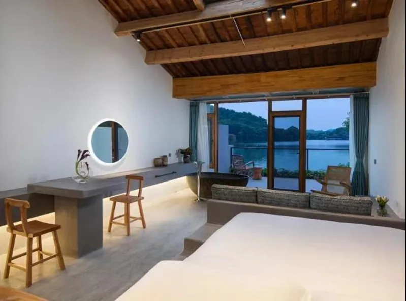 遇十四澜湖景阳台大床房