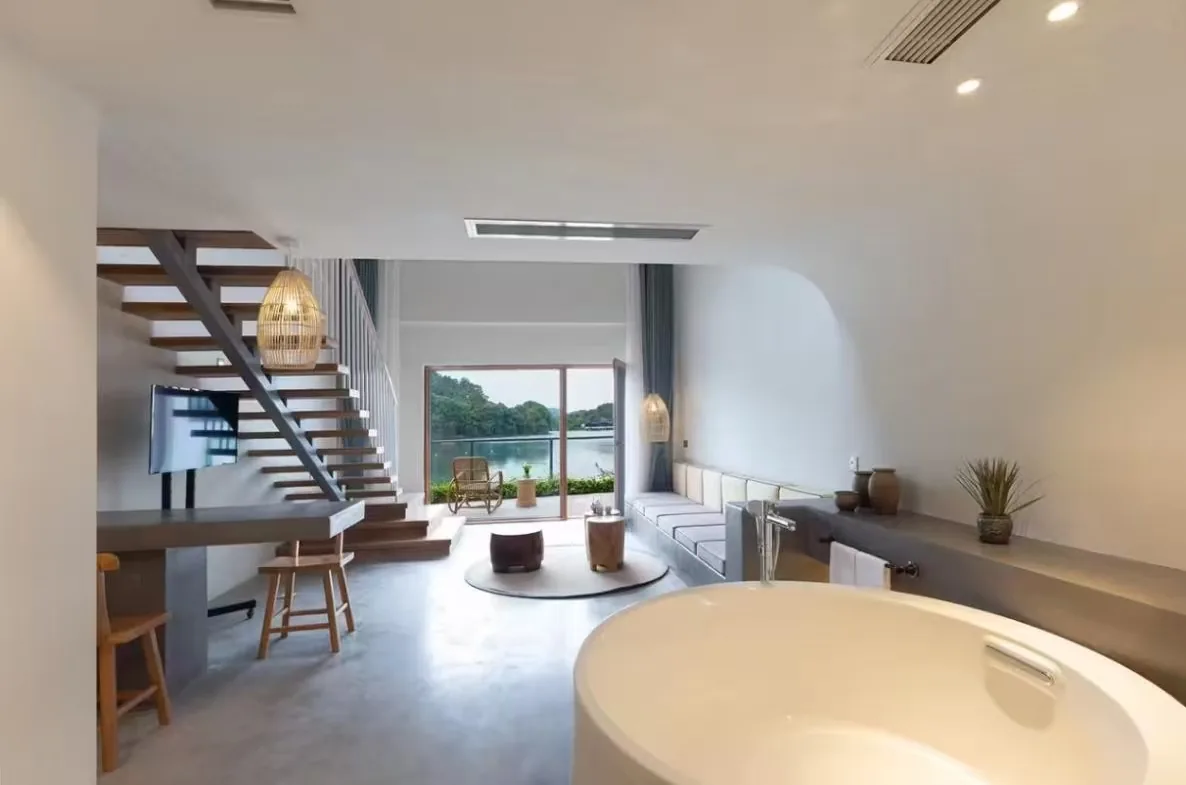 遇十四澜湖景LOFT大床房一层