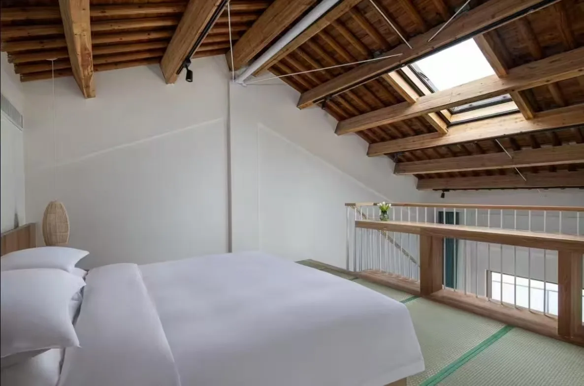 遇十四澜湖景LOFT大床房阁楼