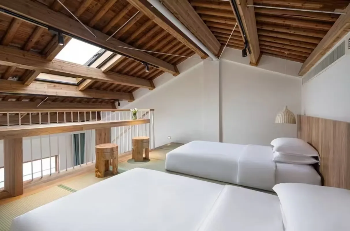 遇十四澜湖景全景LOFT家庭三床房阁楼