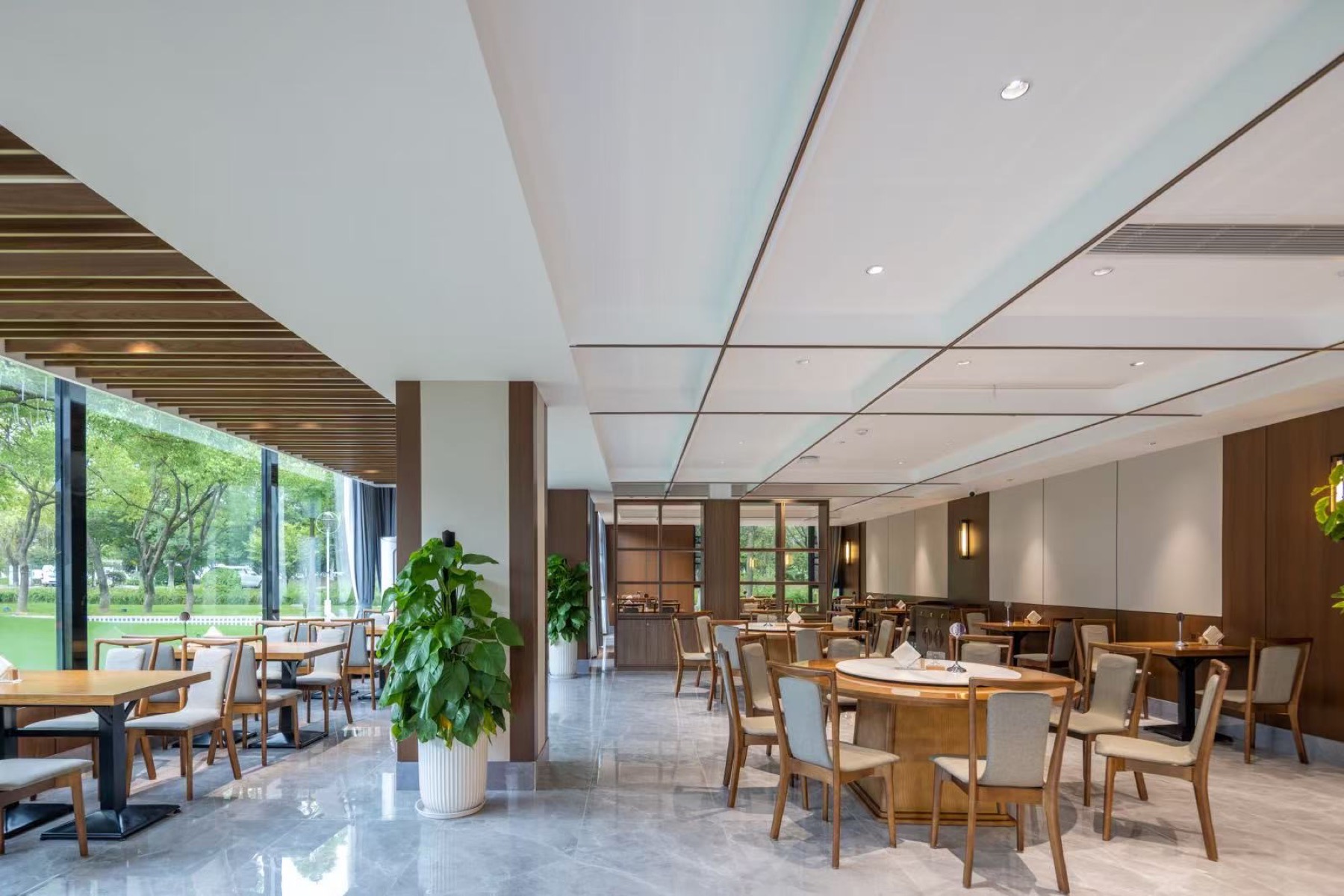 聆湖兰庭BigTree酒店餐厅公区